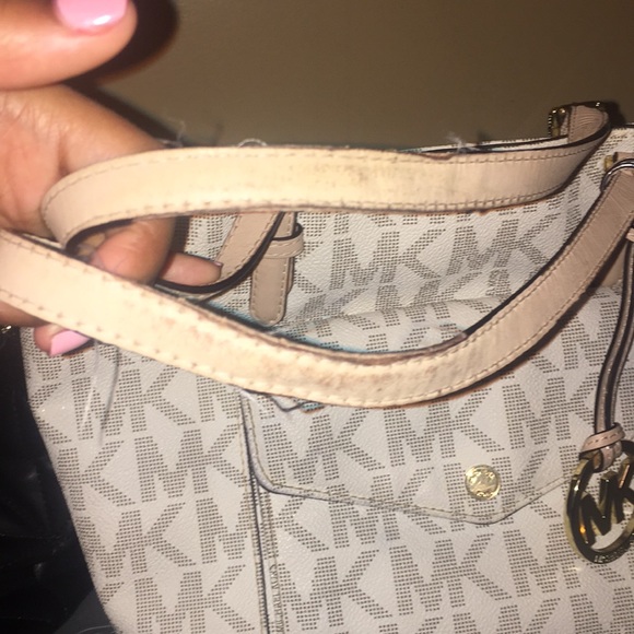 Michael Kors Signature Purse. - Picture 8 of 8